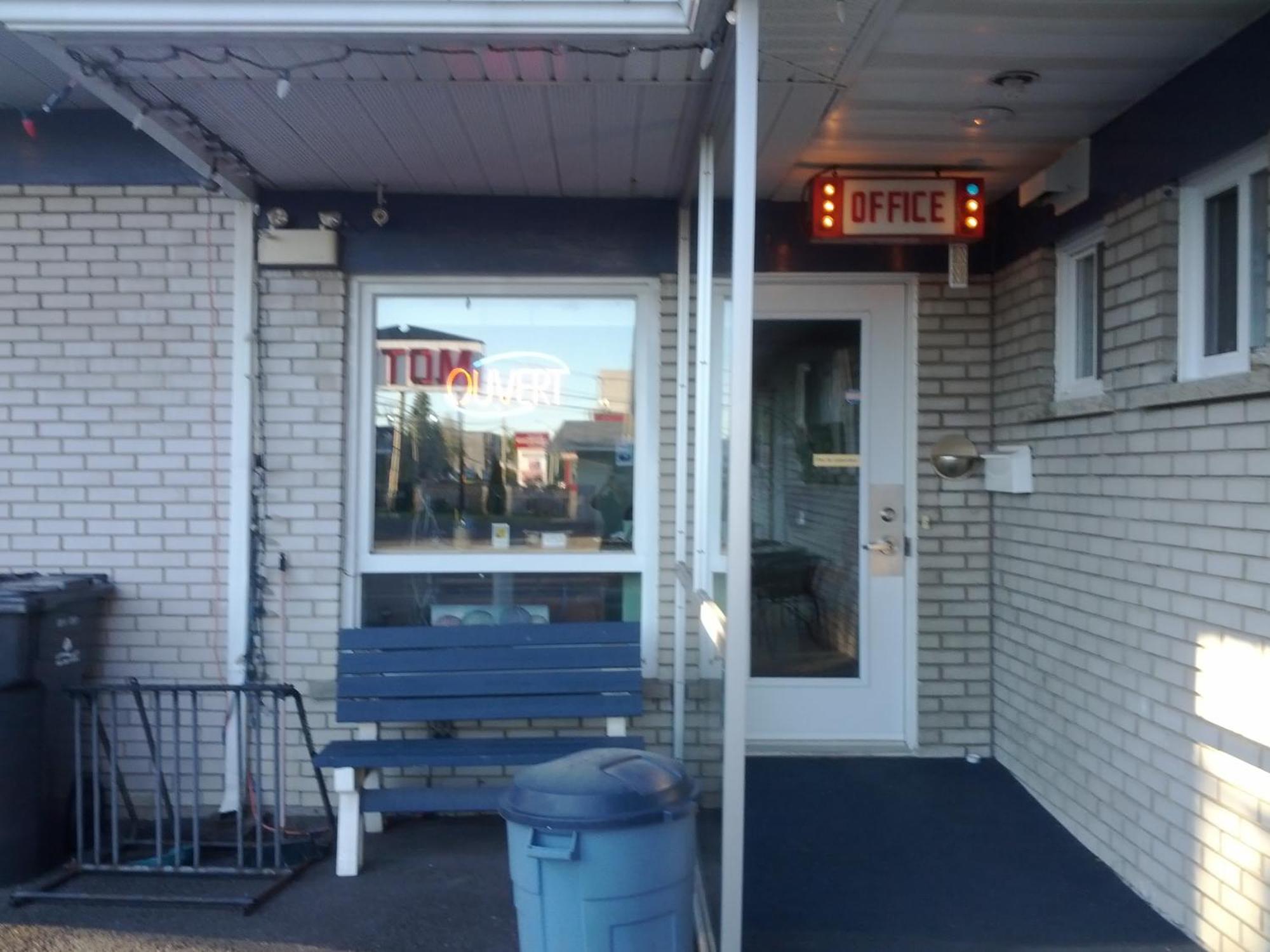 Motel Montgolfiere Jp サン・ジャン・シュル・リシュリュー エクステリア 写真