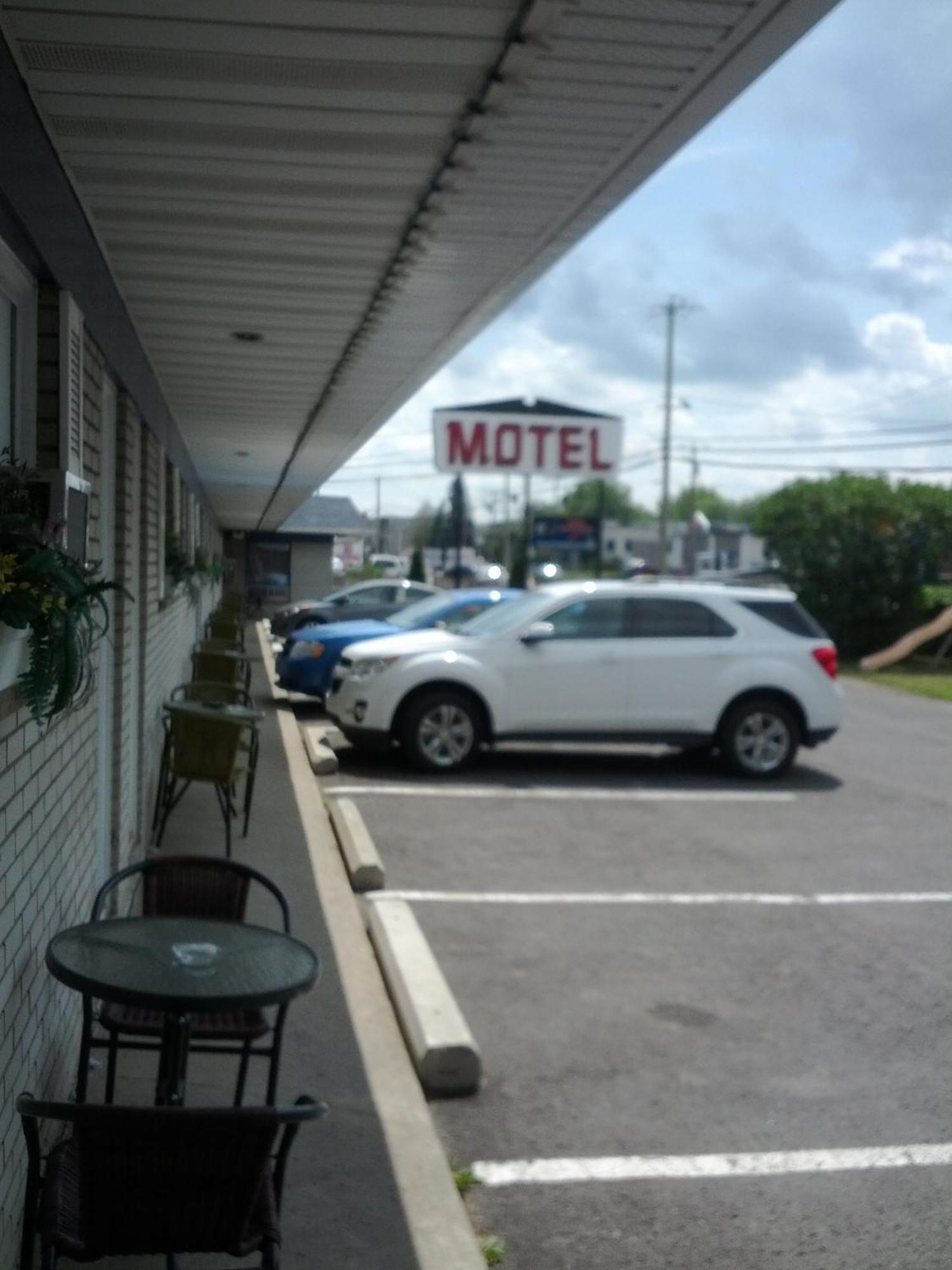 Motel Montgolfiere Jp サン・ジャン・シュル・リシュリュー エクステリア 写真