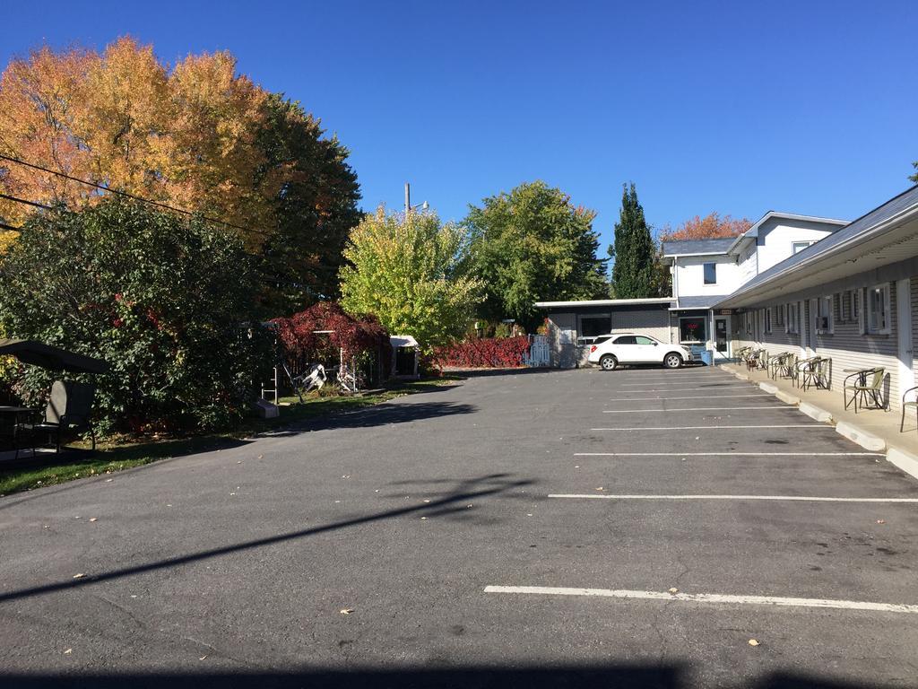 Motel Montgolfiere Jp サン・ジャン・シュル・リシュリュー エクステリア 写真